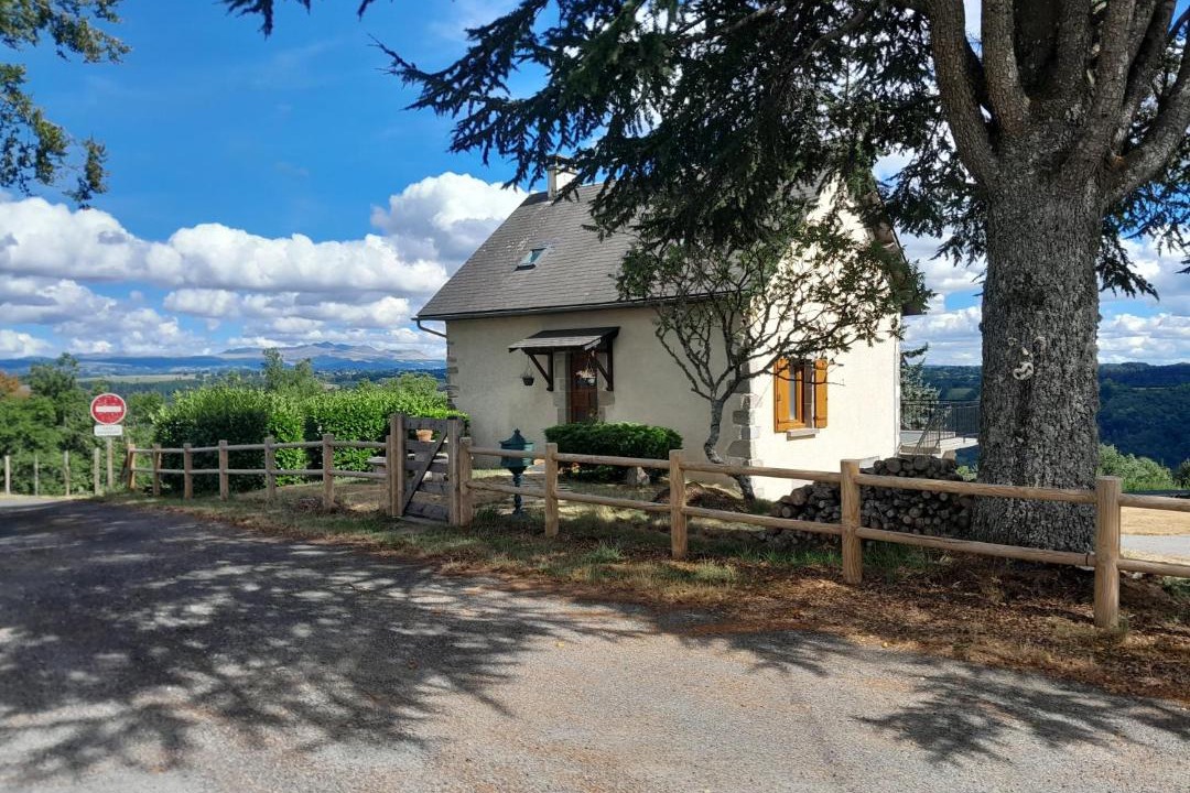 Photo of Buildings in Confolent-Port-Dieu