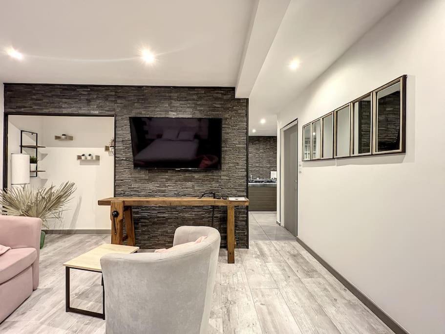 Photo of Livingroom in Downtown