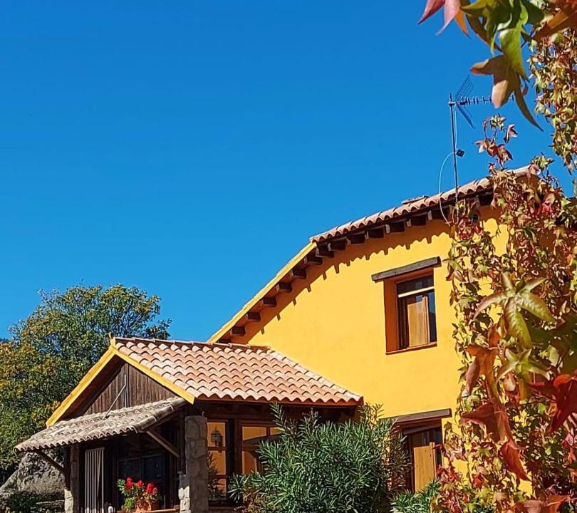 Photo of Buildings in El Tiemblo