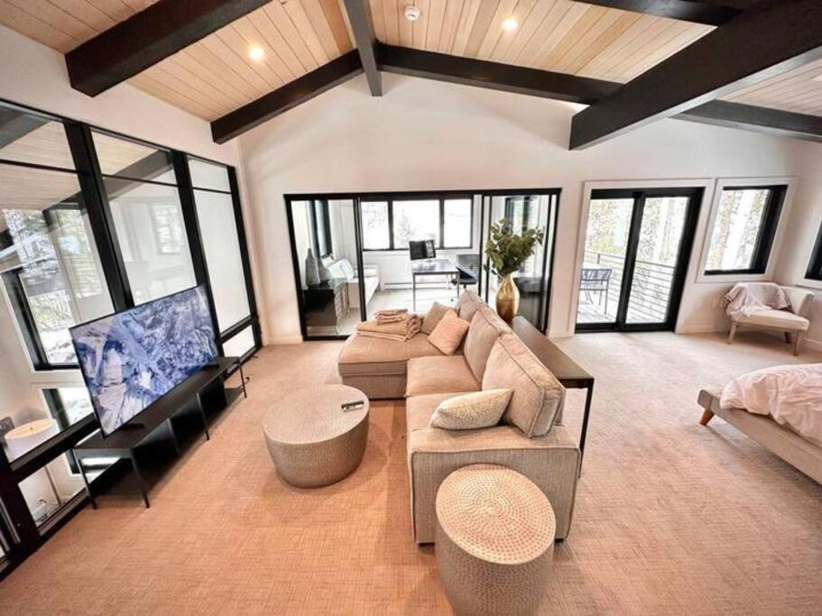 Photo of Livingroom in Vail