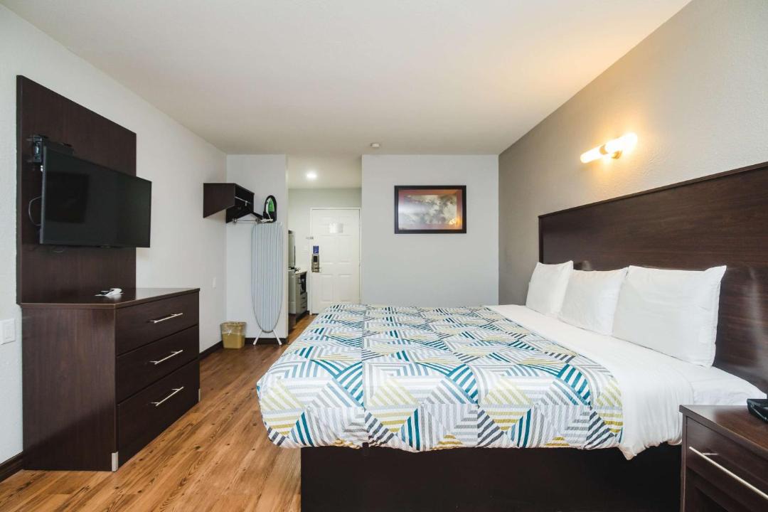 Photo of Bedroom in Channelview