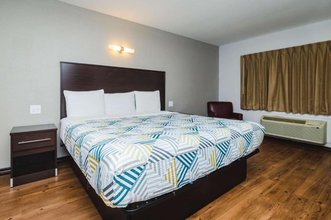 Photo of Bedroom in Channelview