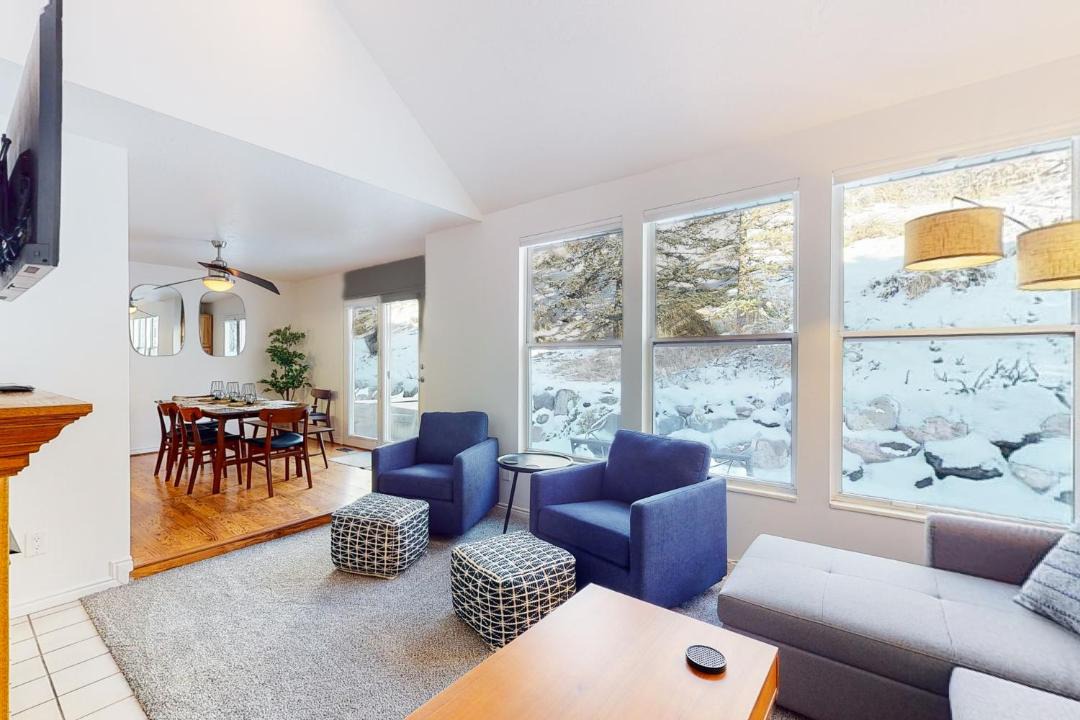 Photo of Livingroom in Cottonwood Heights