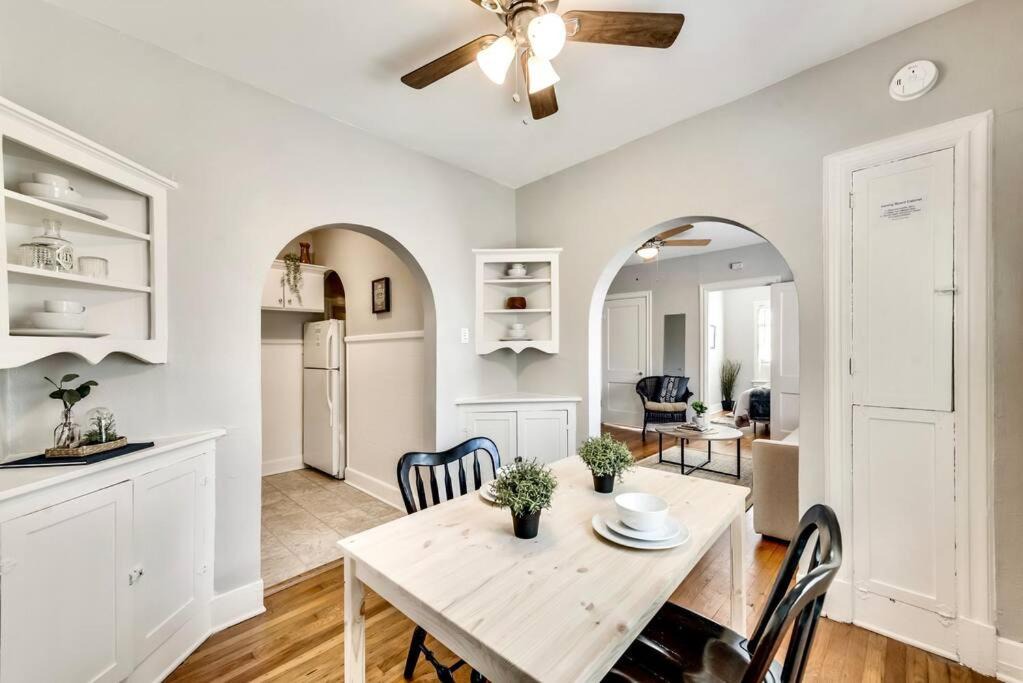 Photo of Livingroom in Lower Greenville