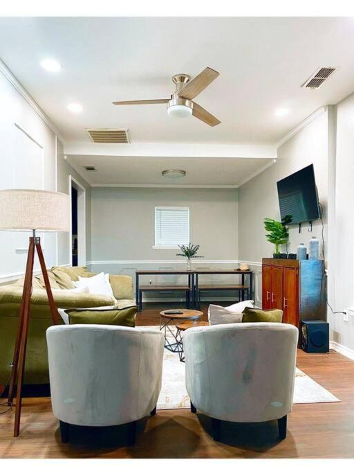 Photo of Livingroom in Grapeland