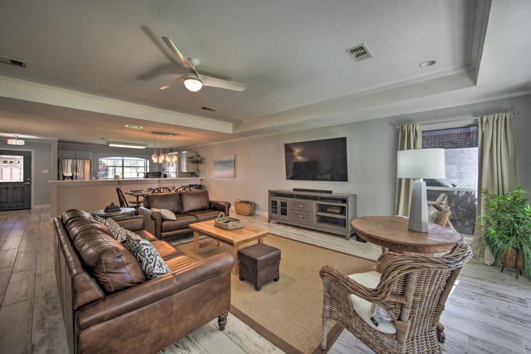 Photo of Livingroom in Enchanted Oaks