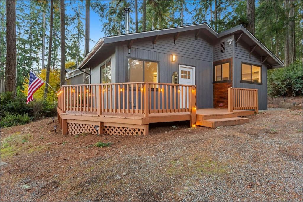 Photo of Buildings in Lakebay