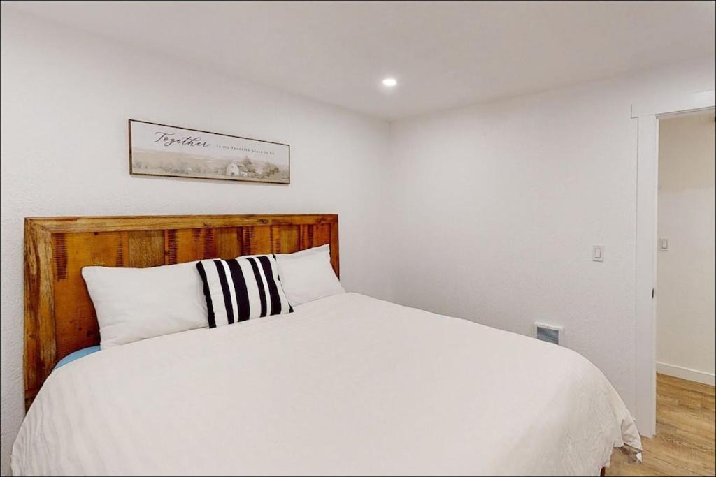 Photo of Bedroom in Lakebay