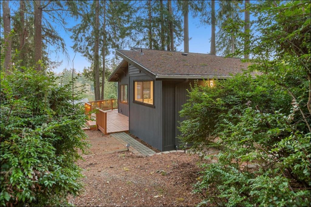 Photo of Buildings in Lakebay