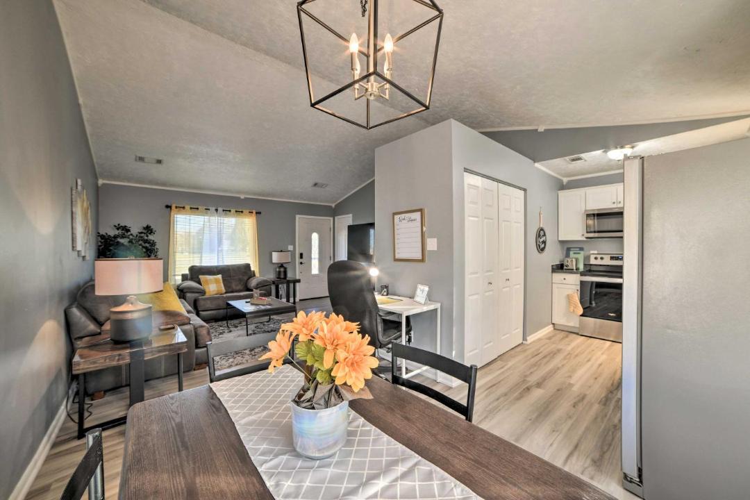 Photo of Livingroom in Clarksville