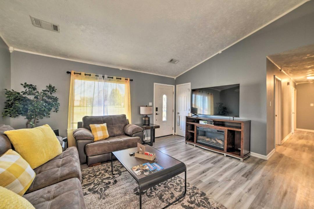 Photo of Livingroom in Clarksville