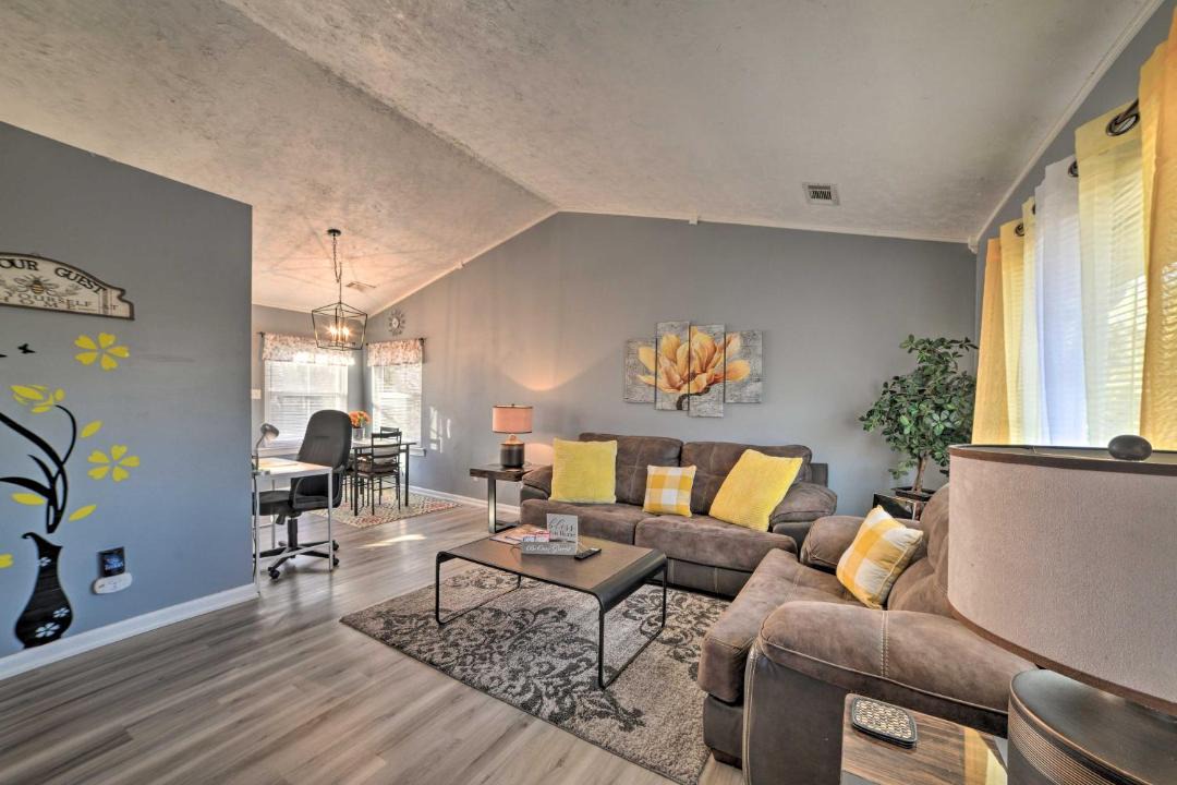 Photo of Livingroom in Clarksville