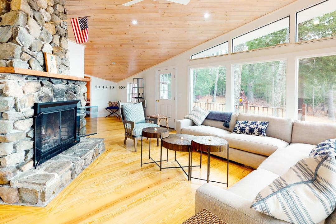 Photo of Livingroom in Nobleboro
