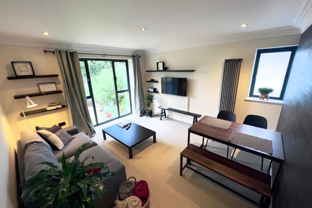 Photo of Others in Hampton Wick