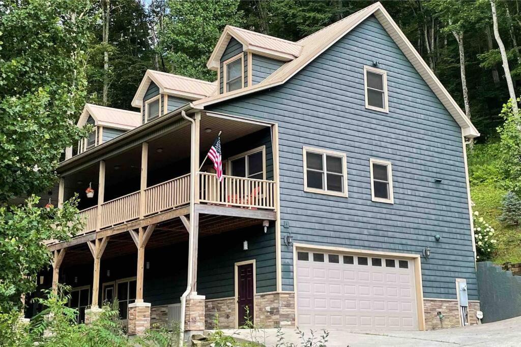 Photo of Buildings in Mars Hill