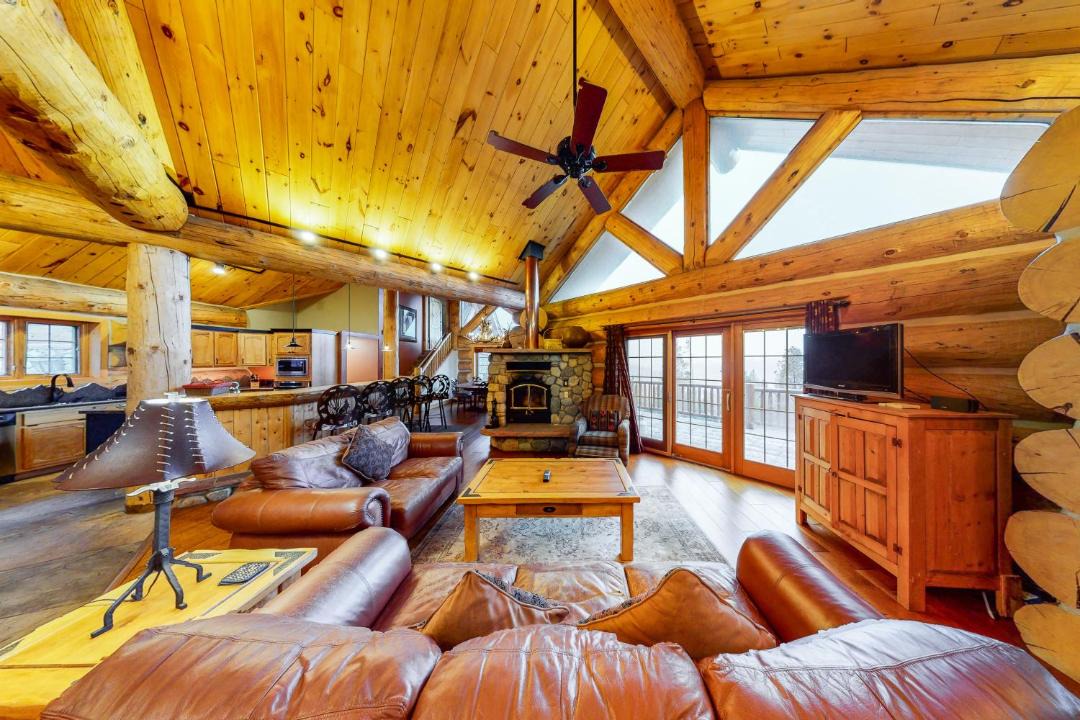 Photo of Livingroom in Summit Cove