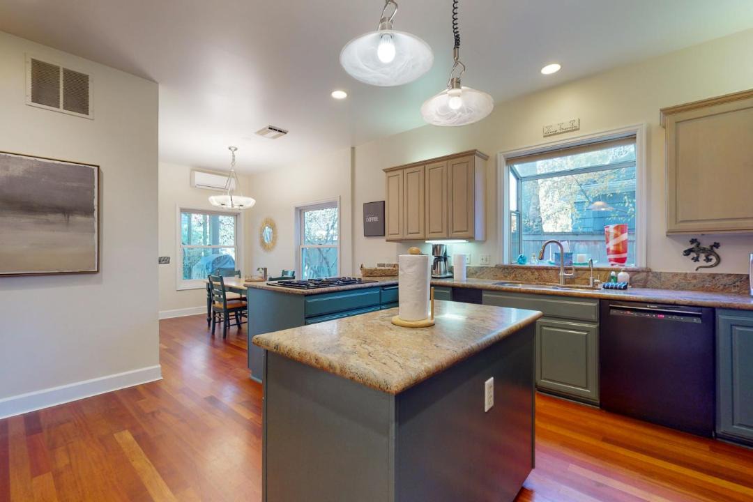 Photo of Others in North Admiral