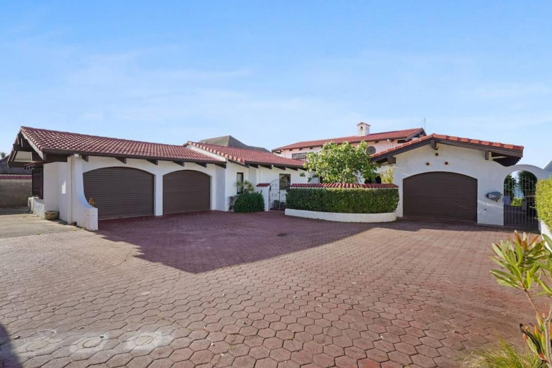 Photo of Buildings in Sunnyhills