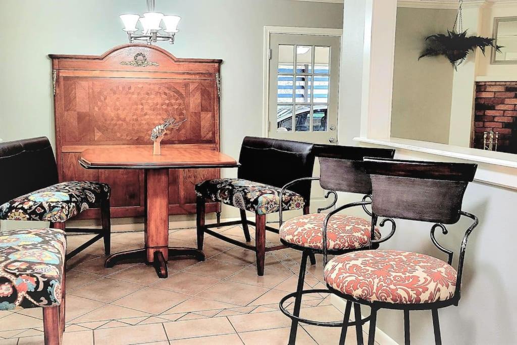 Photo of Livingroom in Edom