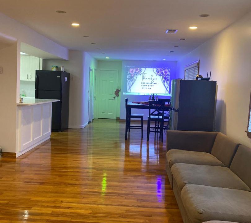 Photo of Livingroom in Mill Basin
