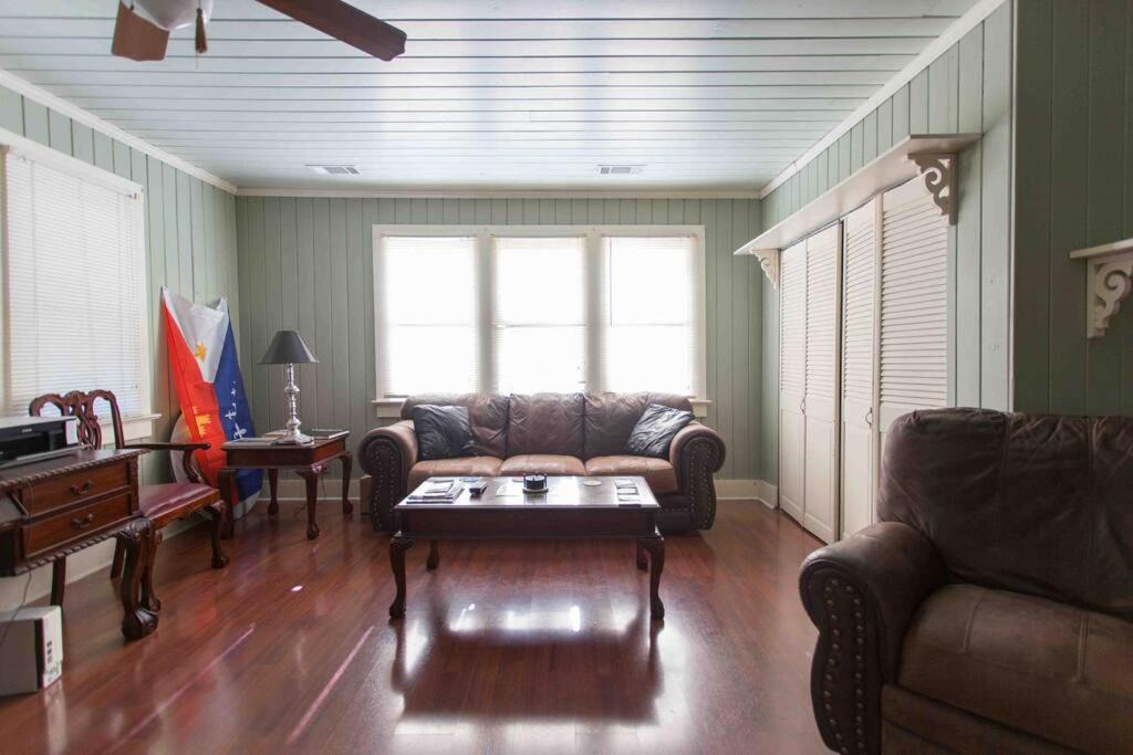 Photo of Livingroom in Downtown