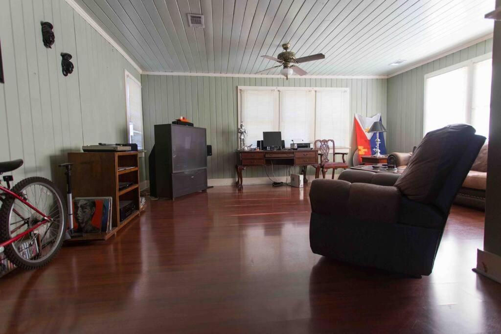 Photo of Livingroom in Downtown