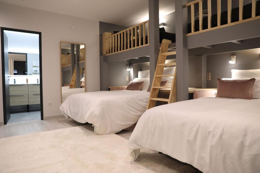 Photo of Bedroom in Grezian