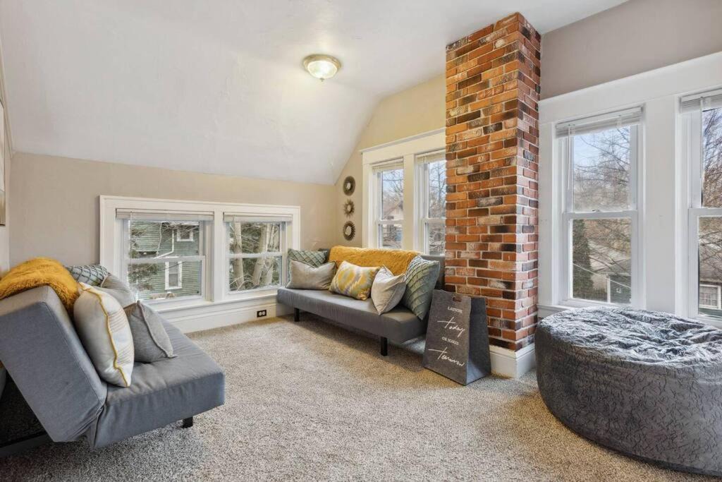 Photo of Livingroom in Center Avenue Historic District