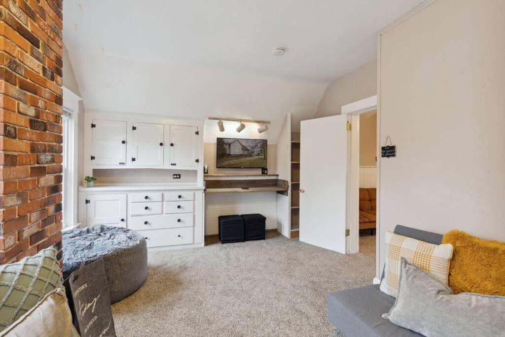 Photo of Livingroom in Center Avenue Historic District