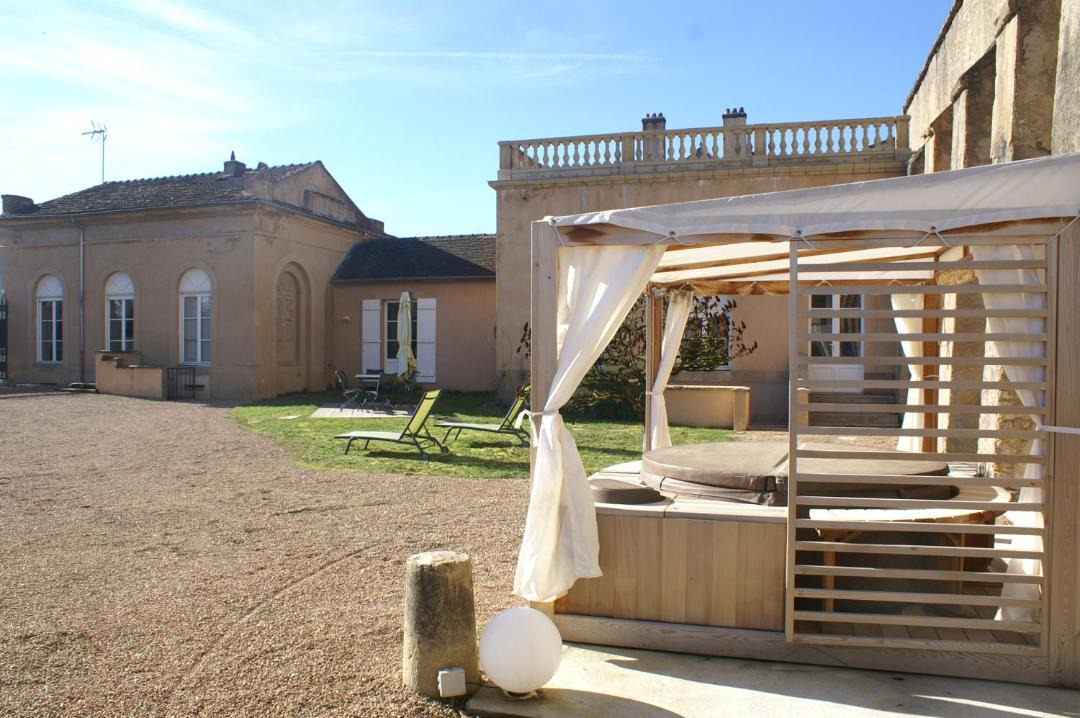 Photo of Buildings in Etaule