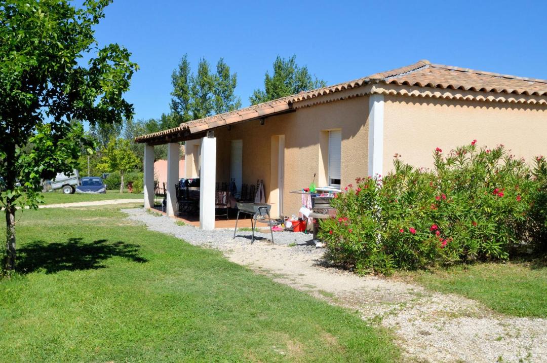 Photo of Buildings in Grospierres