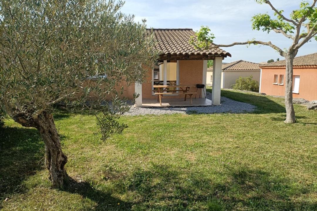 Photo of Buildings in Grospierres
