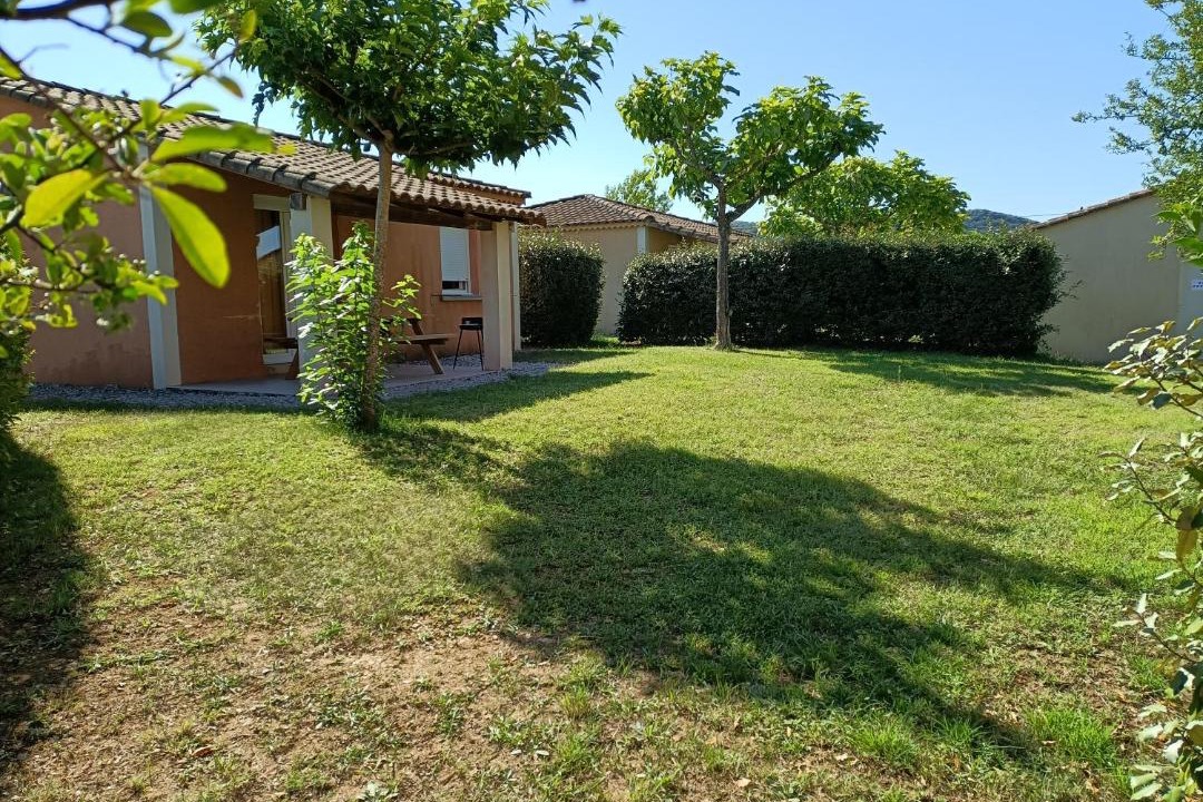 Photo of Buildings in Grospierres