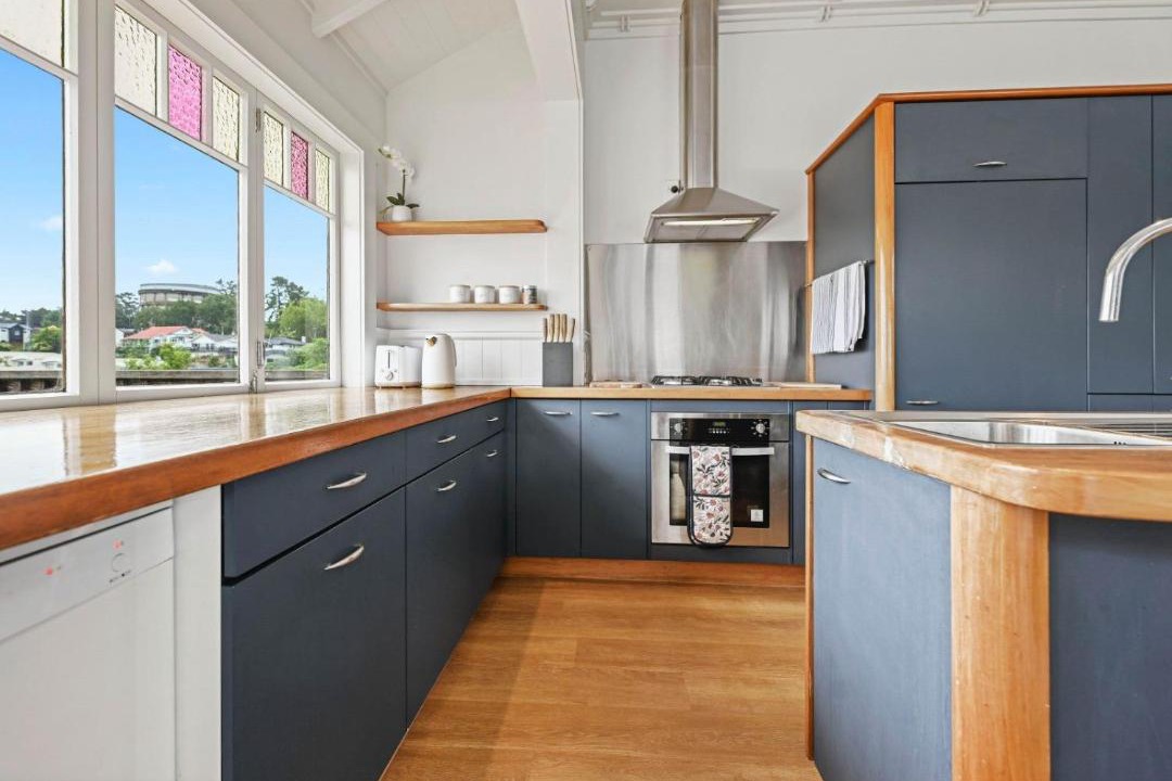 Photo of Kitchen in Hamilton Lake