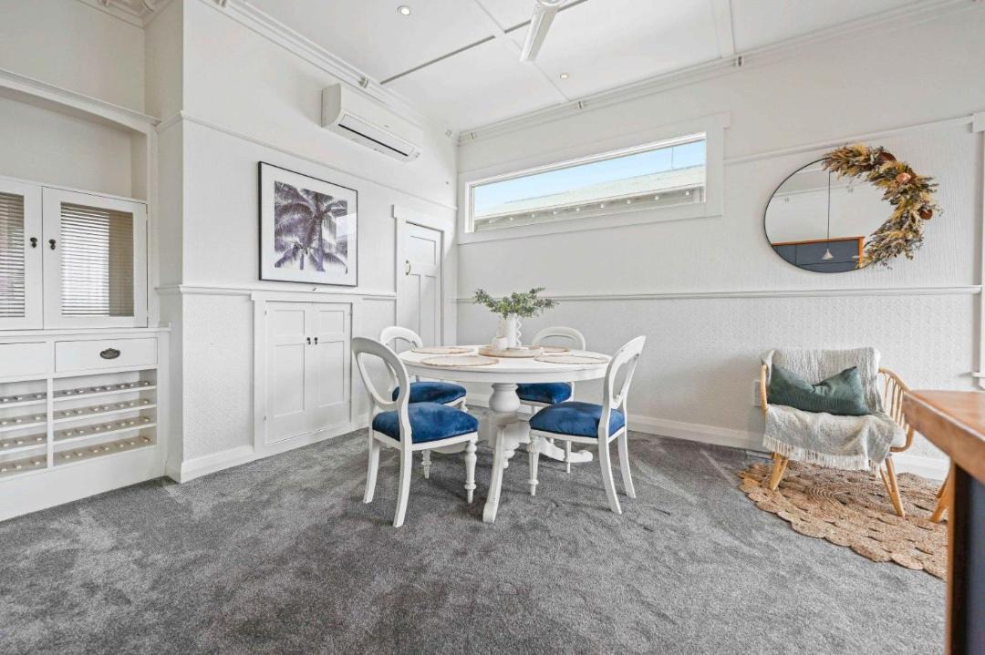 Photo of Livingroom in Hamilton Lake