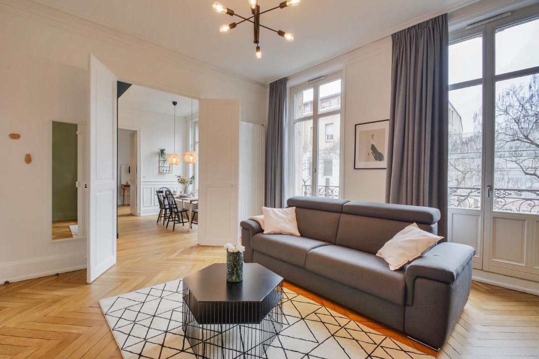 Photo of Livingroom in Poincare - Foch - Anatole France - Croix de Bourgogne