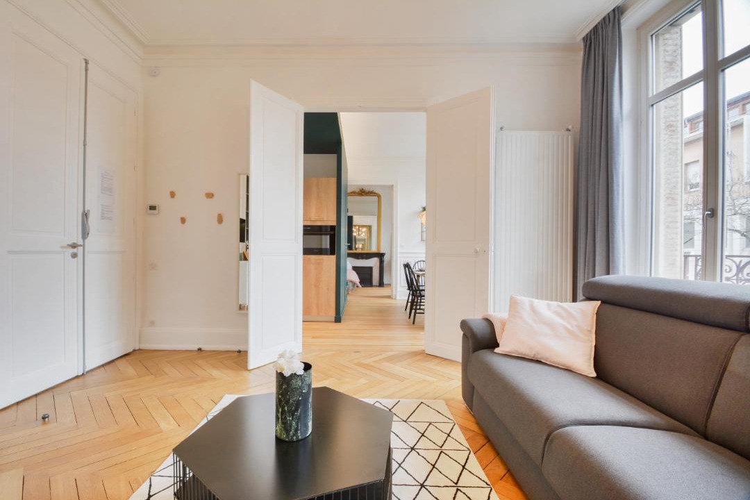 Photo of Livingroom in Poincare - Foch - Anatole France - Croix de Bourgogne