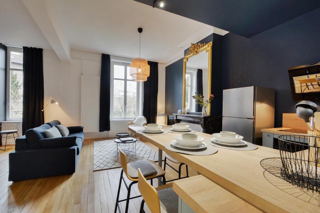 Photo of Livingroom in Poincare - Foch - Anatole France - Croix de Bourgogne