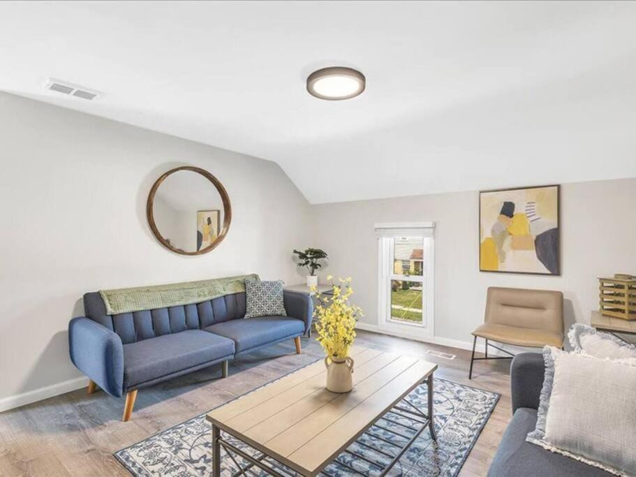 Photo of Livingroom in Bay City