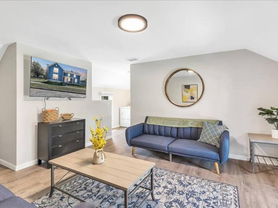 Photo of Livingroom in Bay City