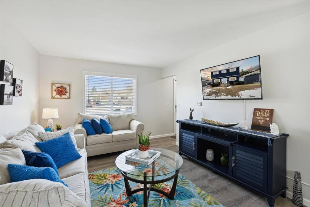 Photo of Livingroom in Bay City