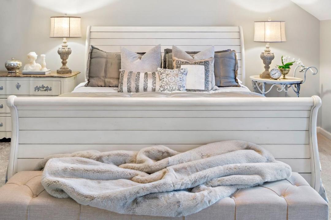 Photo of Others in Thompson