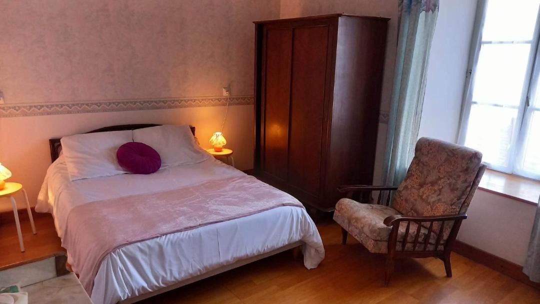 Photo of Bedroom in Joux-la-Ville