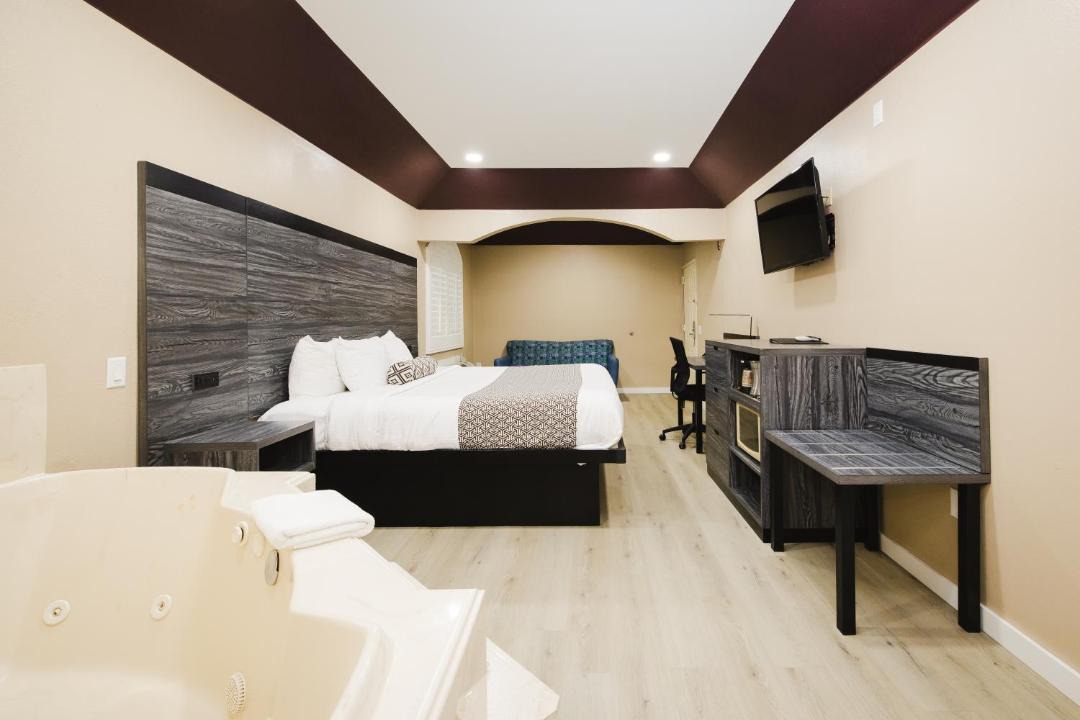 Photo of Bedroom in Channelview