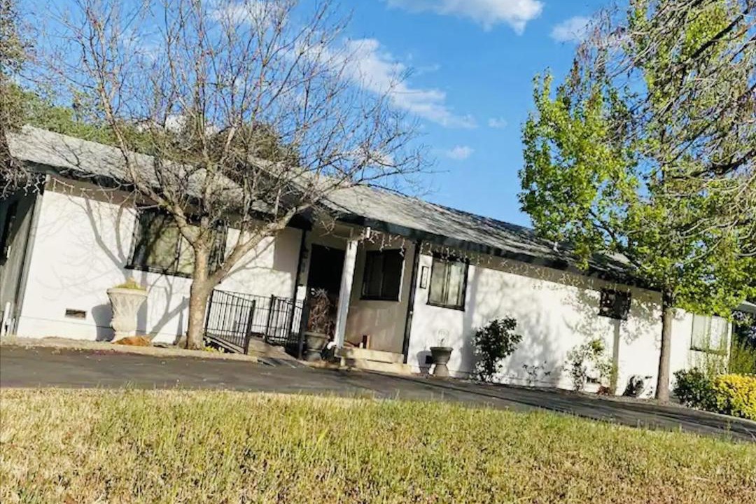 Photo of Buildings in North Auburn