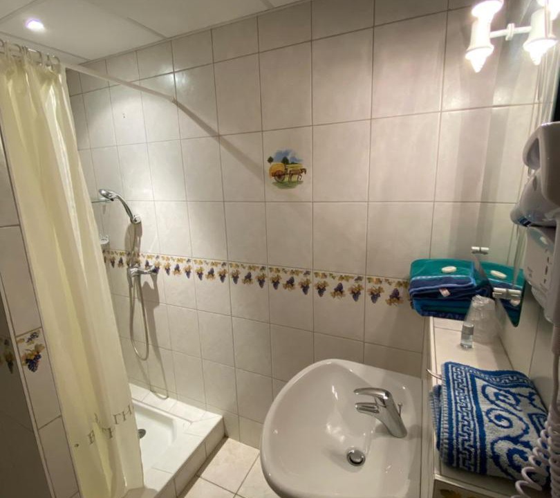 Photo of Bathroom in Reuil