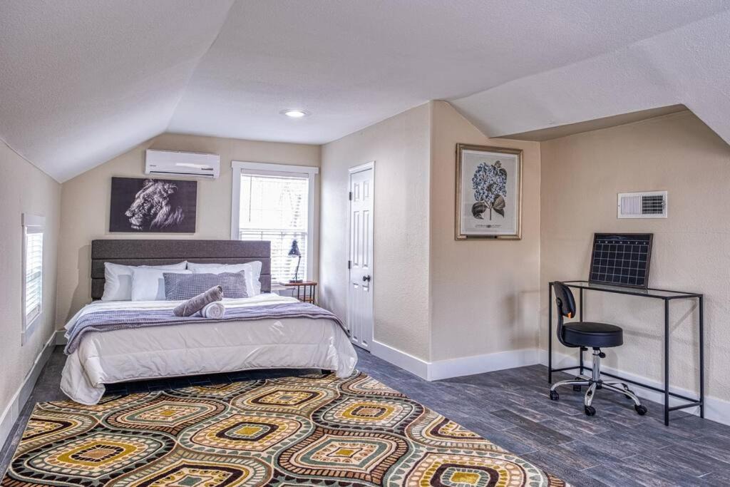 Photo of Bedroom in North Oak Park