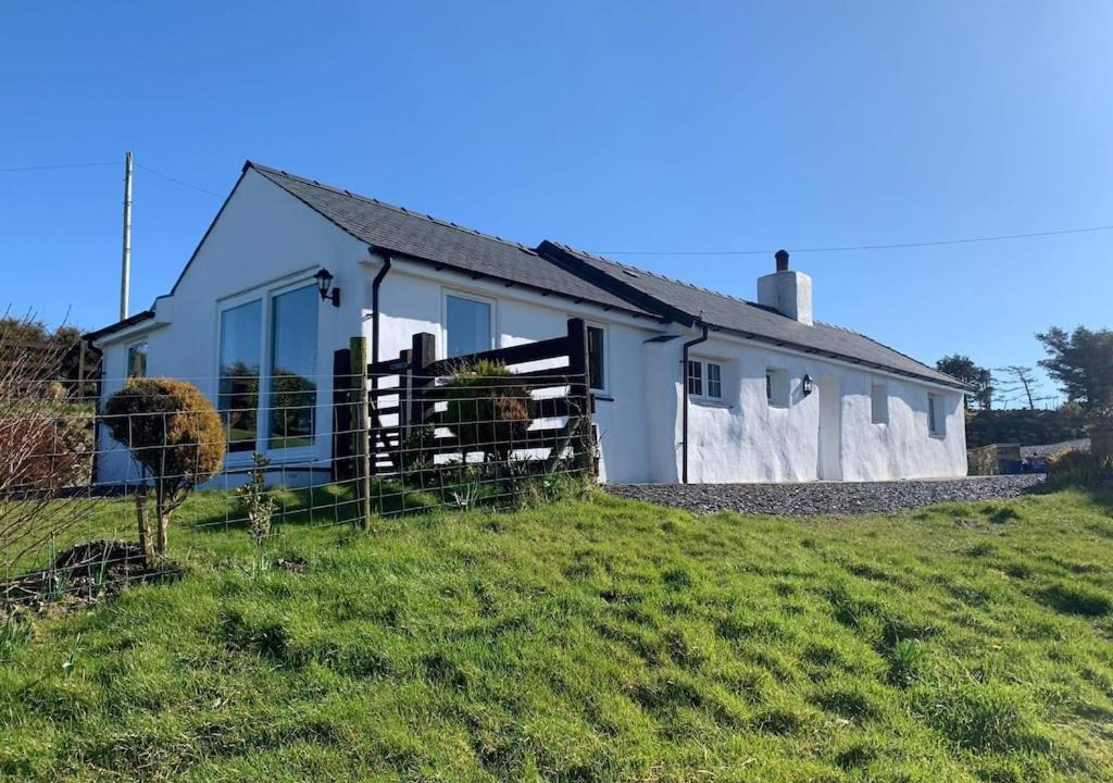Photo of Buildings in Llanllyfni