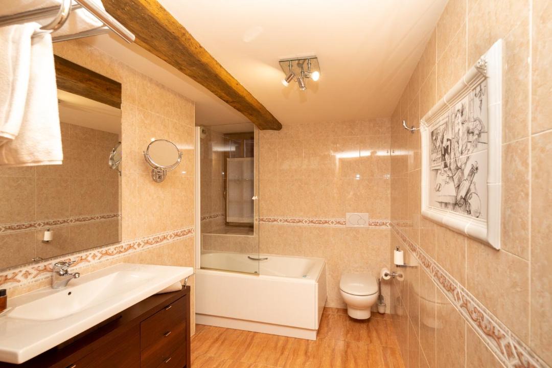 Photo of Bathroom in Sare