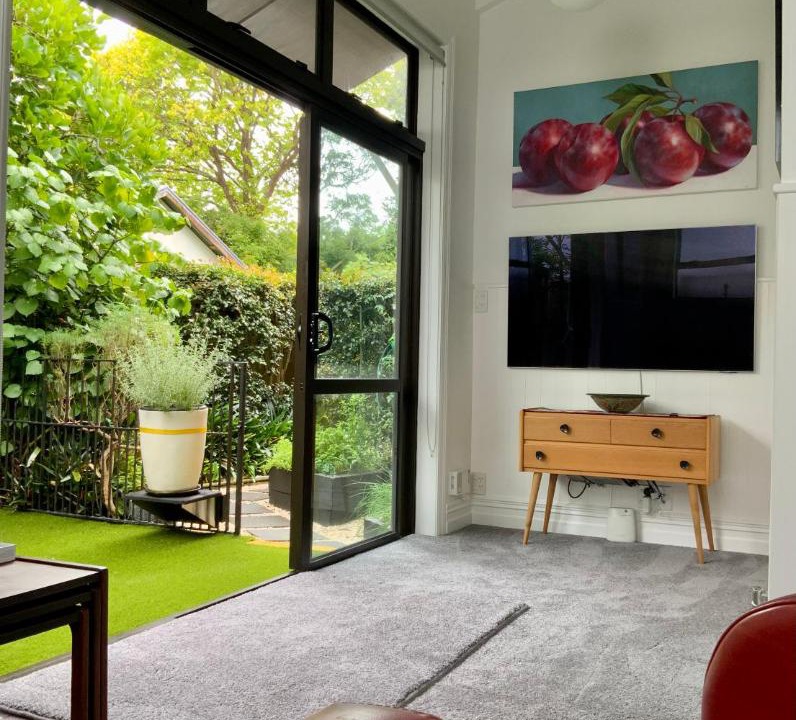 Photo of Livingroom in Narrow Neck